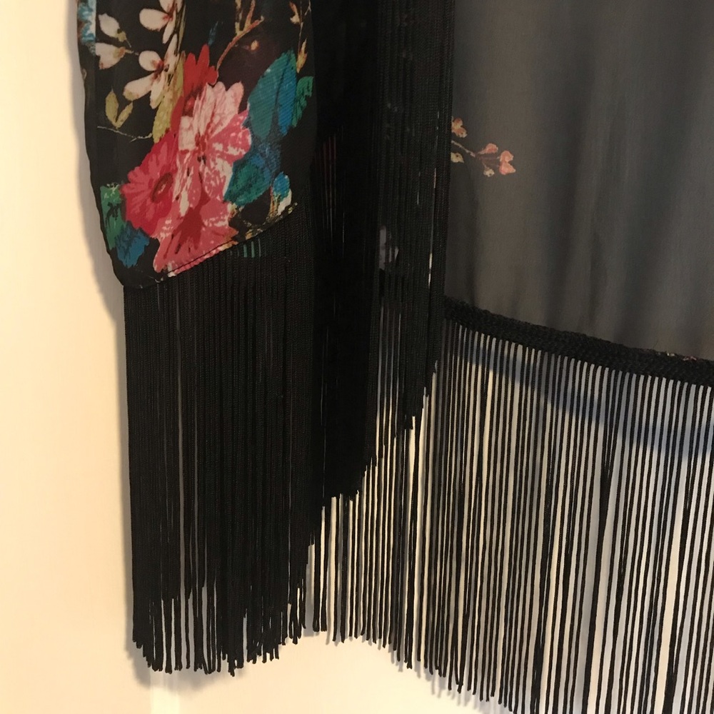 NWT Fun Floral Ruana Wrap - Picture 5 of 8